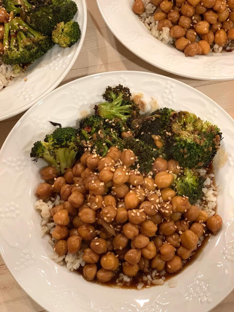 Broccoli and Chickpeas in Garlic Sauce